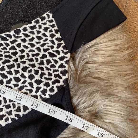 Express Bodycon Scoop Neck Zip Down Dress - Picture 4 of 6